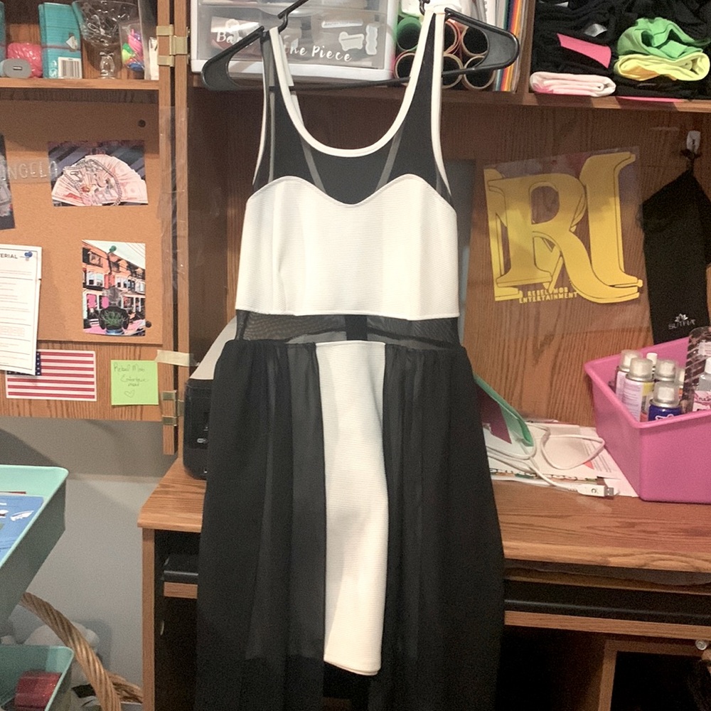 I am selling a material girl dress it’s black n white with 2sided long trains